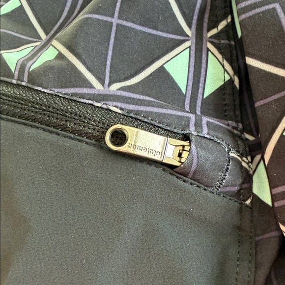 Geometric Patterned Shorts - Picture 8 of 10